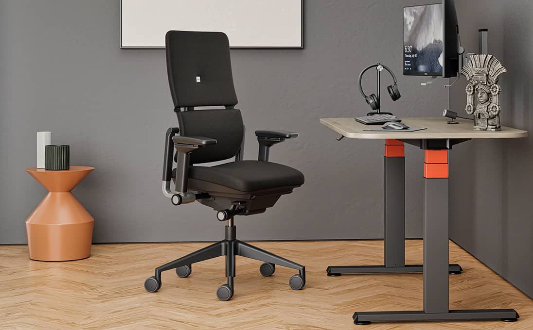 Ergonomischer Arbeitsstuhl mit horizontal zweigeteilter Rückenlehne. Die flexible und getrennt einstellbare Rückenlehne bietet einzigartige Ergonomie