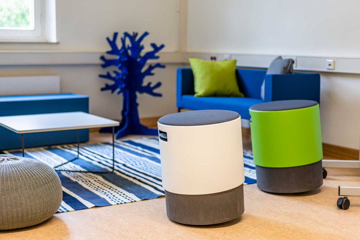 Worklounge mit Pouf, Sofa, Sitzbank und Sitzhocker